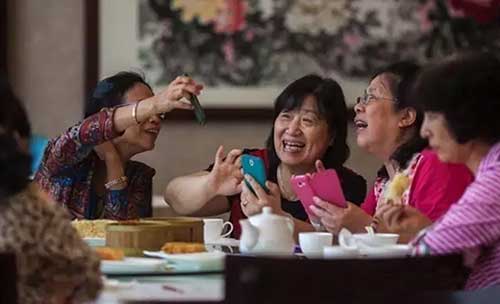 書報亭、早餐車，甚至垃圾桶都有二維碼“身份證”了。